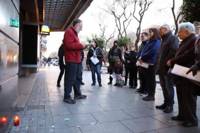 Imagen de la fachada de la sucursal completamente limpia.