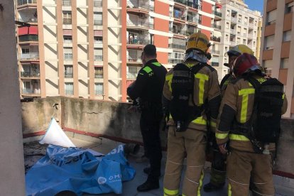 El foc s'ha produït al voltant de les 11 a l'avinguda Ramón i Cajal.