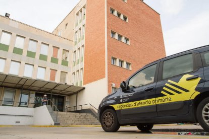 Una imatge d'arxiu de l'entrada principal a l'edifici del Centre d'Atenció Primària.