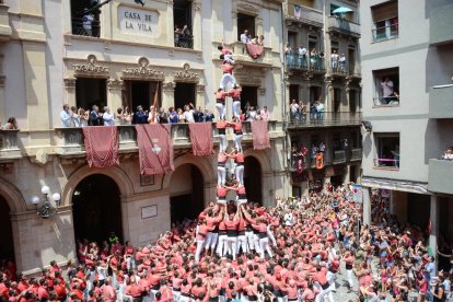 4de9f de la Colla Vella Xiquets de Valls a la segona ronda de la diada de Sant Joan.