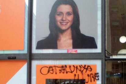 Las pintadas en la sede de Ciutadans.