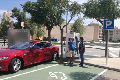 El punt de recàrrega es troba al carrer de la Carretera de Móra.