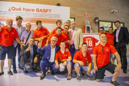 Els integrants del Nàstic Geunine van gaudir d'allò més de l'exposició, en la qual van estar acompanyats, entre d'altres, del president del COE, Alejandro Blanco i de l'alcalde Ballesteros.