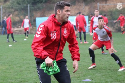 César Arzo, durante un entrenamiento con el Nàstic. Su salida no está descartada a día de hoy.