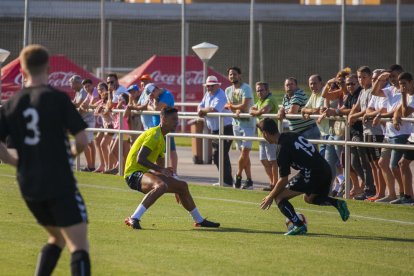 Maikel Mesa, en una acció del duel contra el filial dels tarragonins. El canari va jugar 45 minuts.