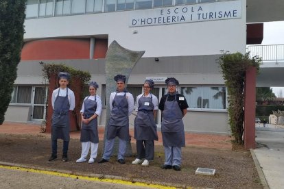 Els alumnes guanyadors de la quarta edició del concurs gastronòmic