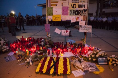 El Memorial por la Paz se instalará en el mismo lugar donde numerosas personas dejaron ofrendas y mensajes en homenaje a las víctimas de forma espontánea.