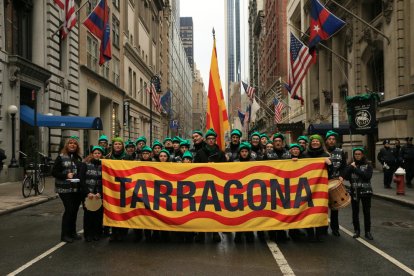 Membres de Sons de la Cossetània que van participar en la festa de Saint Patrick a Nova York.