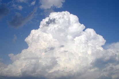 Las nubes predominarán el fin de semana.