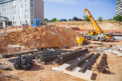 Aspecto que ofrecían ayer las obras de construcción de la futura Facultad de Ciencias de la Educación y Psicología en el Campus Catalunya.