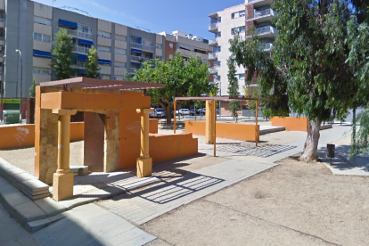 La zona es coneix popularment com «la plaça de la porta».