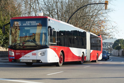 Imagen de un autobús de Gijón.