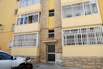 La construcció de l'ascensor, a una cantonada del carrer, traurà una plaça de zona verda.