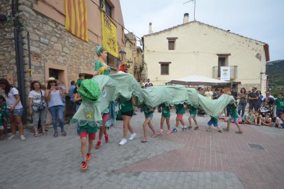 La Serpeta de la Febró actuant a la plaça del'Ajuntament.