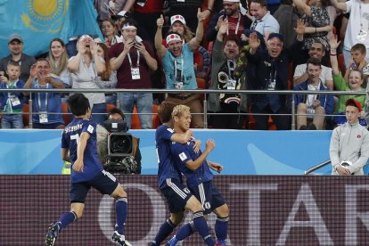 Daisuke Honda celebra la diana de l'empat contra Senegal.