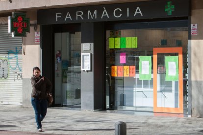 L'antiga farmàcia de la carretera de Castellvell, que ja s'hi troba.