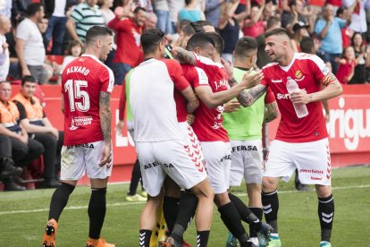 Els jugadors del Nàstic celebren un dels cinc gols que van marcar-li aquest dissabte a la Cultural y Deportiva Leonesa.