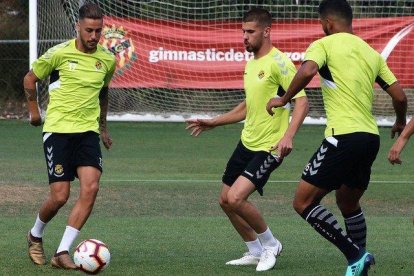 Los jugadores del Nàstic entrenan en una imagen de archivo.