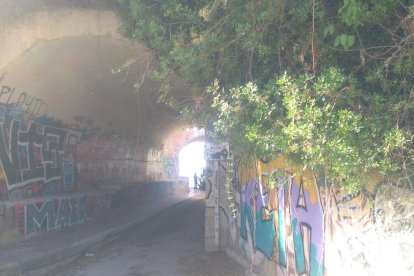 Acceso a la playa Llarga desde Cala Romana.