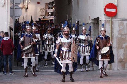 El Crist de les 7 Paraules llueix amb solemnitat pels carrers de la Part Alta.