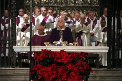 Imatge d'arxiu del bisbe de Girona, Francesc Pardo, durant la missa exequial a la Catedral de Girona.