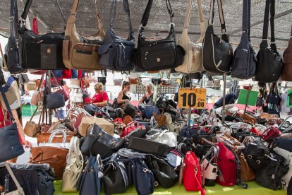 Al voltant de 200 paradistes integren el Mercat de Marxants de Reus.