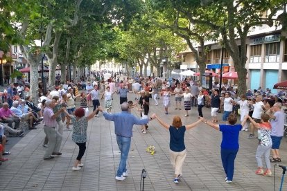 El 35º Aplec de Sardanes del Vendrell tuvo lugar en la Rambla.