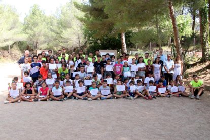 Fotografía de grupo de los participantes en la 15ª Fiesta de l'Arqueria.