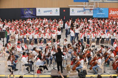 Los alumnos han interpretado 'La cançó més bonica del món'.