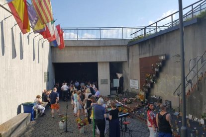 Las familias hicieron un homenaje a las víctimas en el monumento que se alza en el lugar de los hechos.