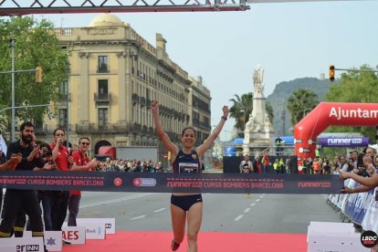 Marta Galimany cruzó, feliz, la línea de meta de la prueba de la Ciudad Condal.