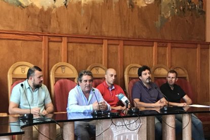 Presentación del acuerdo por el uso público de la piscina de un camping de Montblanc.