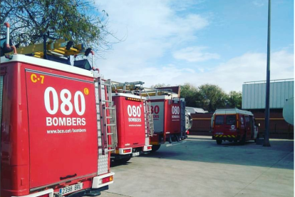 Cinco dotaciones de Bombers han trabajado para extinguir el fuego.