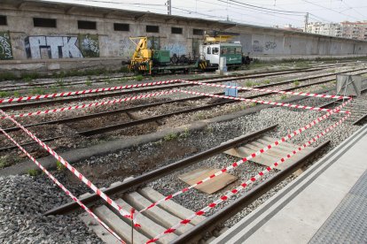 L'esvoranc aparegut a la via set ha permès descobrir un túnel que no ha estat del tot investigat.