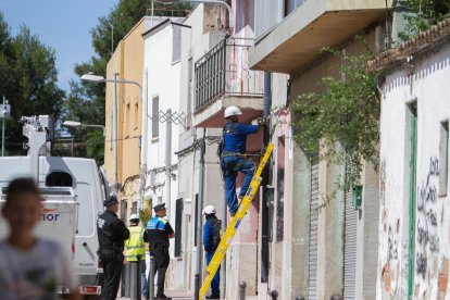 En sólo diez días se cortaron un total de 59 conexiones fraudulentas en Mas Abelló.