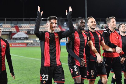 Los jugadores del CF Reus celebran el triunfo conseguido el pasado fin de semana en el Estadi Municipal de Reus contra la Almería.