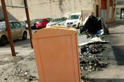 Isla de contenedores que se quemó el pasado fin de semana.