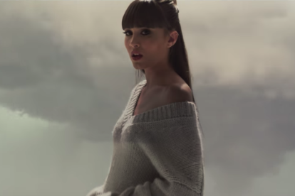 Una imatge del videoclip de 'Teléfono', d'Aitana Ocaña.