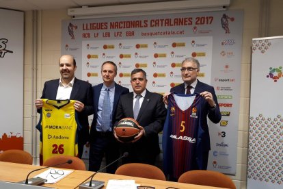 Representants de l'Andorra, de la Federació, de l'Ajuntament i del Barça, durant la presentació.