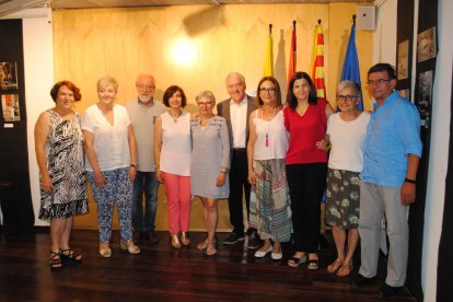 Imagen de los profesores que se acaban de jubilar homenajeados en Vila-seca.