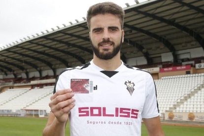 El jugador de l'Albacete en un acte promocional del seu club