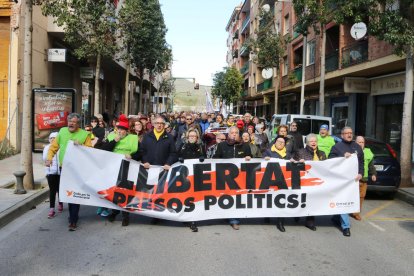 Pla obert de la capçalera de la manifestació per l'alliberament dels polítics presos al Vendrell