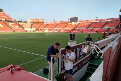 L'àrbit disposarà d'una pantalla a la gespa del Nou Estadi