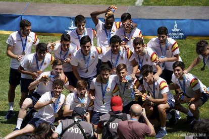 Els campions, amb les seves medalles