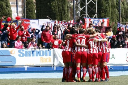 Les jugadores de l'Atlético, celebrant el triomf.