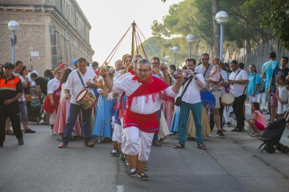 Elements festius i balls tradicionals van sortir ahir al carrer.