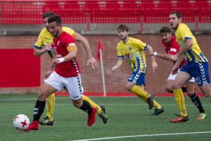 Gabriel Vidal, con el brazalete de capitán durante un partido en el Municipal de la Pobla.