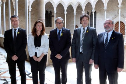 D'esquerra a dreta: Josep Maria Cruset, Mercè Conesa, Quim Torra, Pere Vila i Joan Reñé, a la Generalitat.