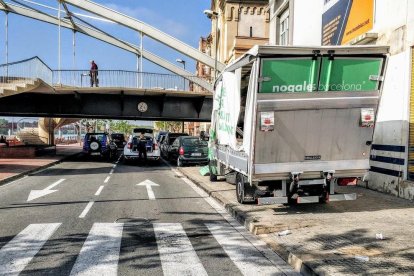 El conductor s'hauria despistat i ha topat contra el pont de l'Estat.