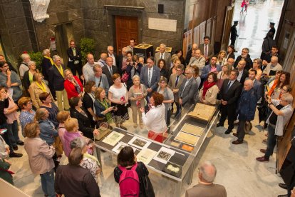 Una visita teatralizada dio inicio a los actos de conmemoración en el Palau Municipal.